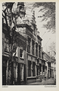 130180 Gezicht op het gemeentehuis (Herenstraat 9) te Jutphaas.N.B. De gemeente Jutphaas is per 1 juli 1971 gevoegd bij ...